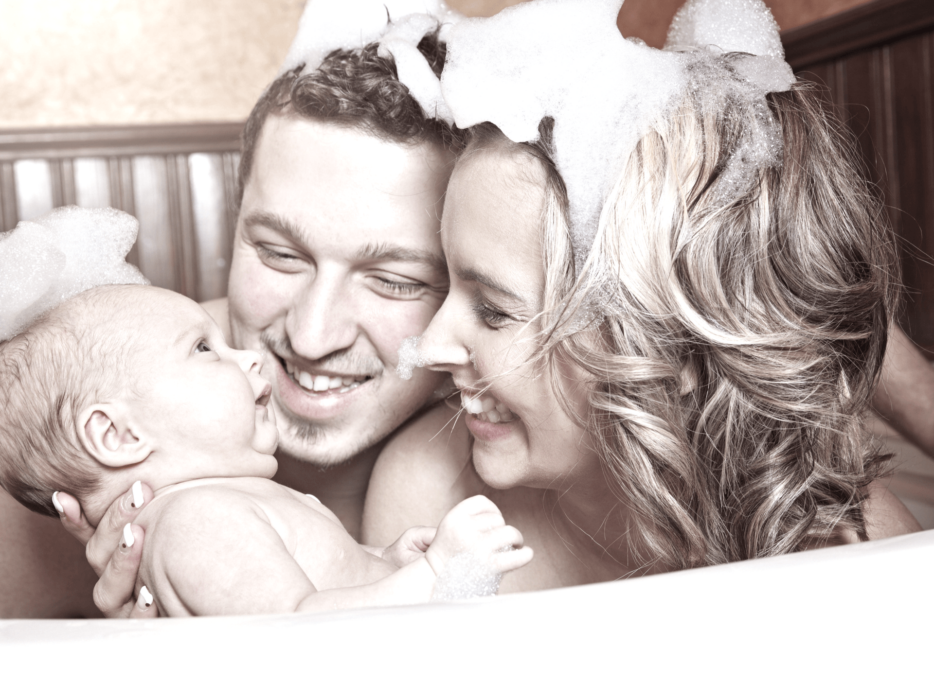 How to Give your Newborn a Bath: 10 Essential Tips for New Moms